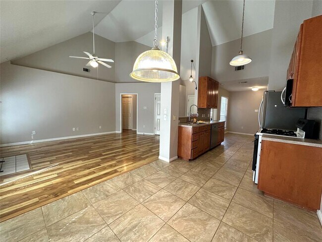 Building Photo - 7903 Tiger Eye Cove