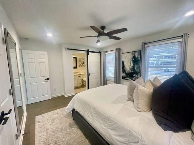 Building Photo - Cozy Bungalow in Atlanta's Westside