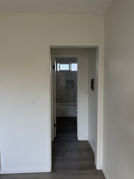 Building Photo - 2750 S Mansfield Ave