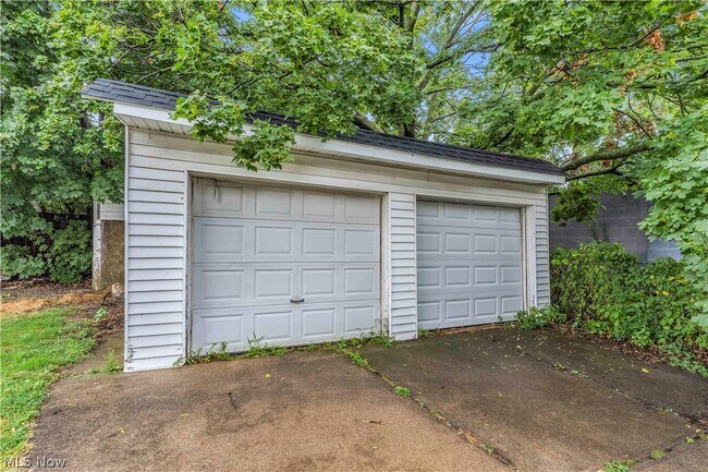 Building Photo - 2115 Dowd Ave