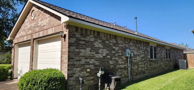 Building Photo - 11742 Fortune Park Dr