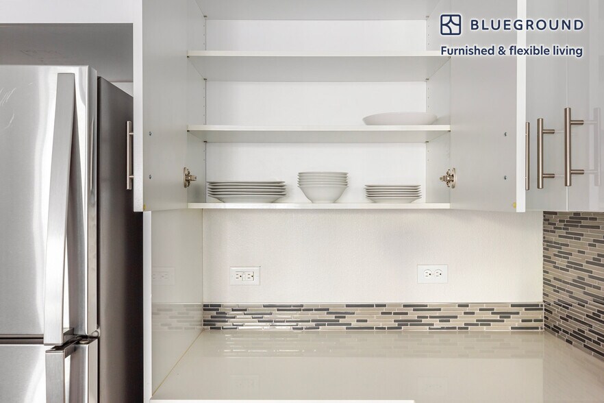 Building Photo - 1800 Lacassie Ave