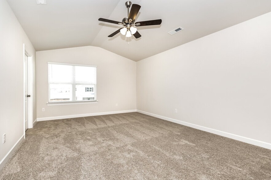 Building Photo - 3325 Quintana Dr