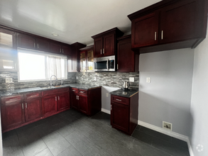 Building Photo - 845 W 55th St
