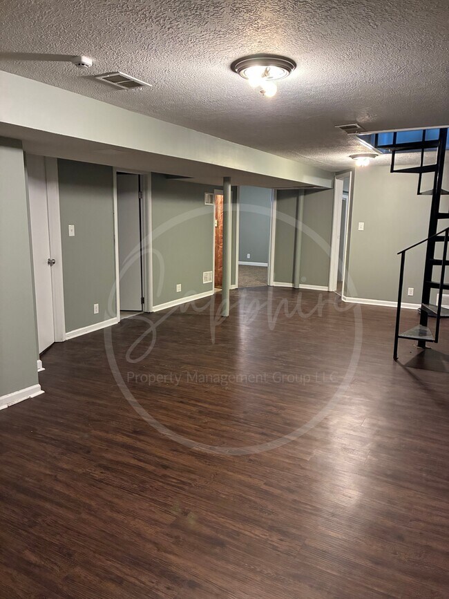 Building Photo - 2815 S Collin Ave