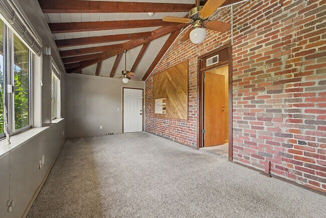Building Photo - 1113
