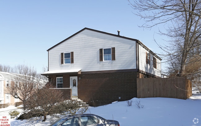 Building Photo - Camelot