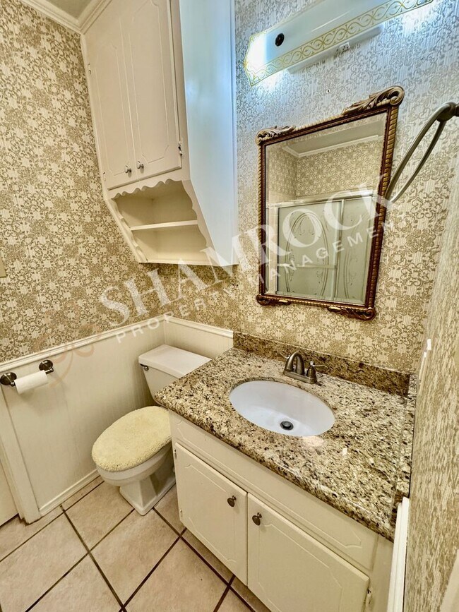 Building Photo - 5740 Lakemont Dr