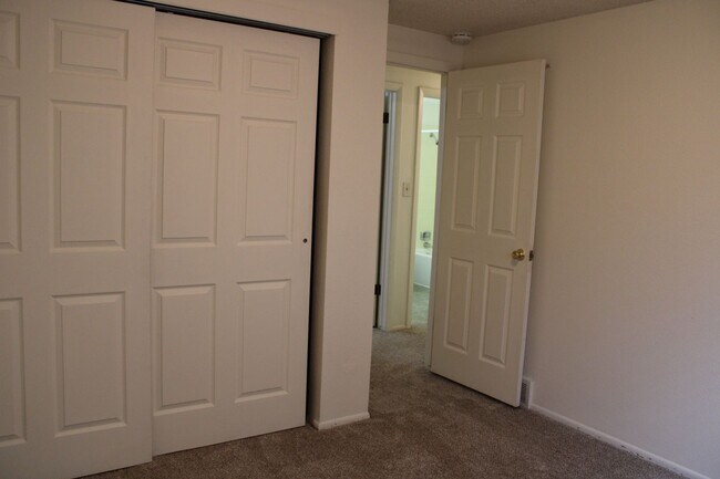 Building Photo - Comfortable 3-Bedroom Living in Northwest Fort Collins
