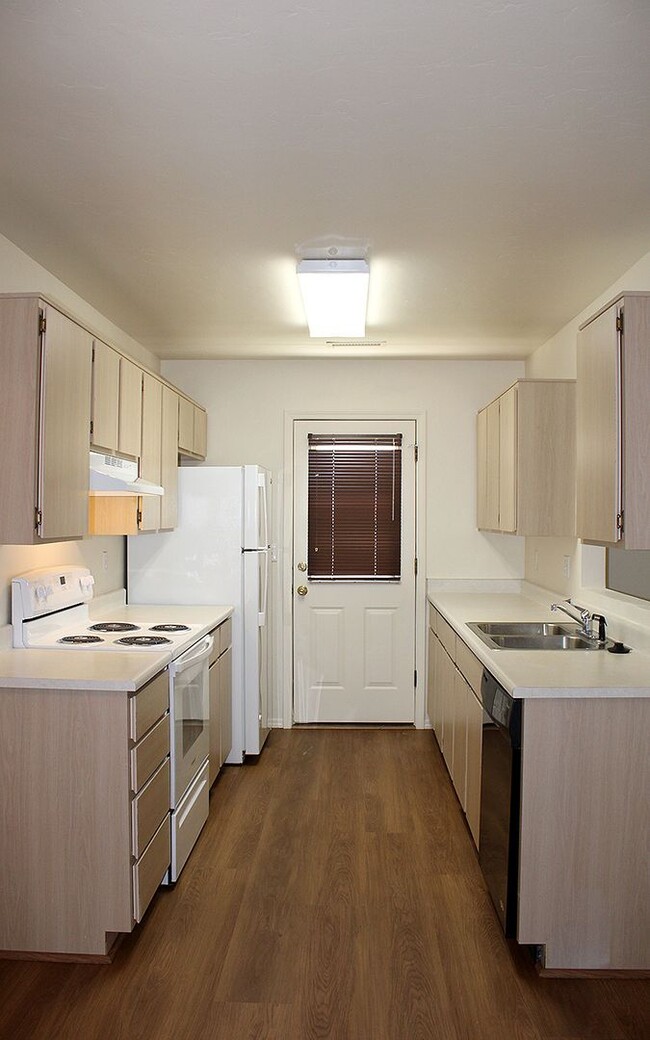 Building Photo - 6181 N Rockland Dr