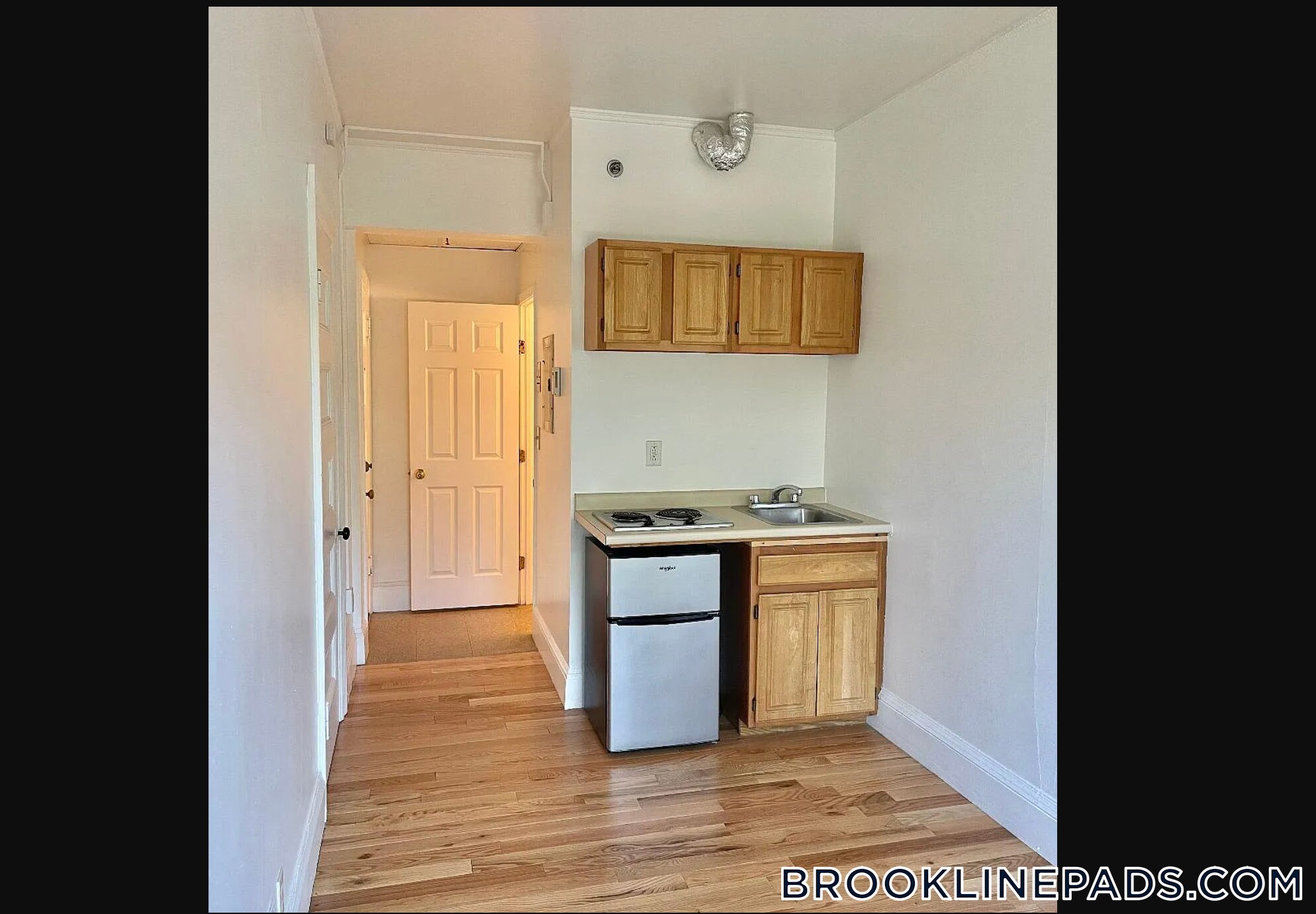 Building Photo - 1061 Beacon St