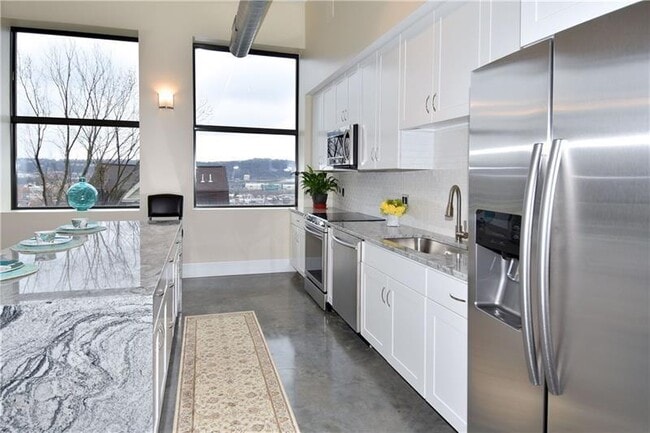 Building Photo - 2301 Mission St