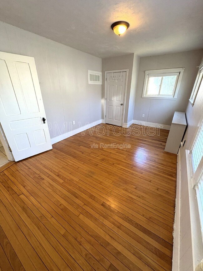 Building Photo - 27 June St