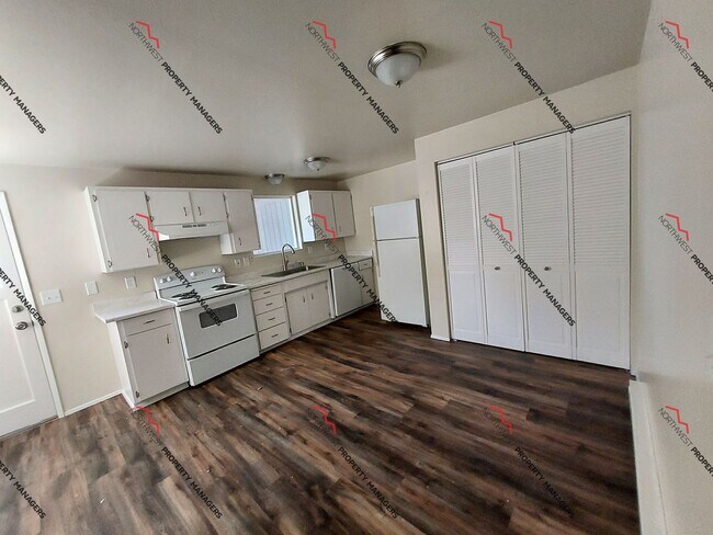 Building Photo - R115