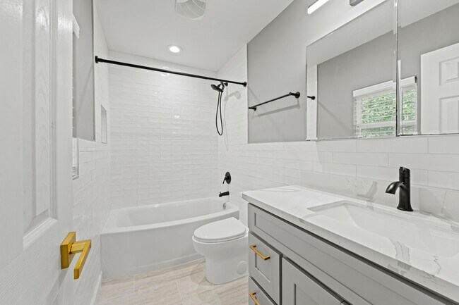 Building Photo - 25804 Maplewood Dr