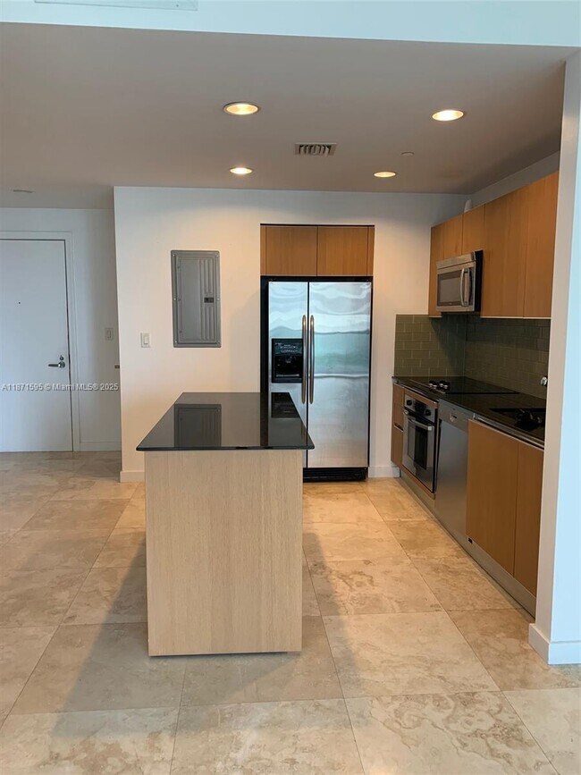 Building Photo - 1050 Brickell Ave