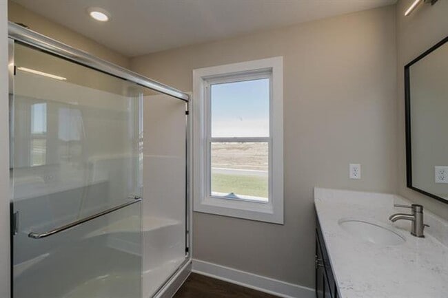 Building Photo - Brand New 5 bed/3.5 bath