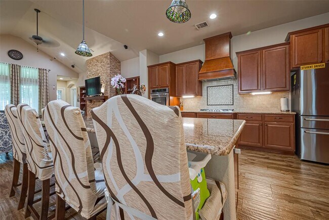 Building Photo - 25618 British Pine court