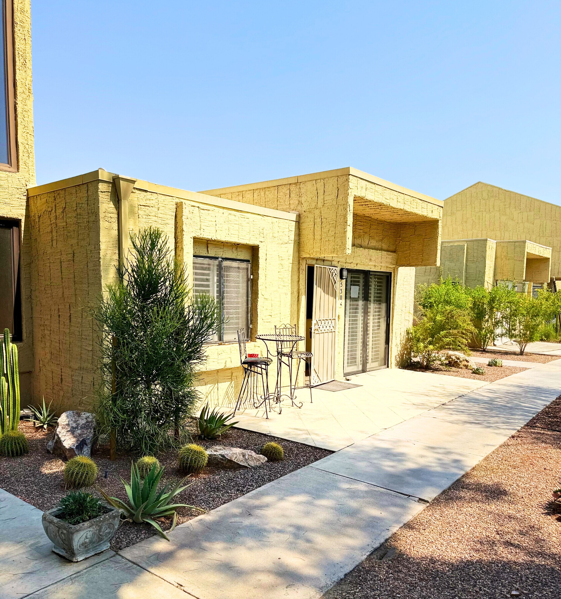 Front Patio on Golf Course - 5304 Los Coyotes Dr