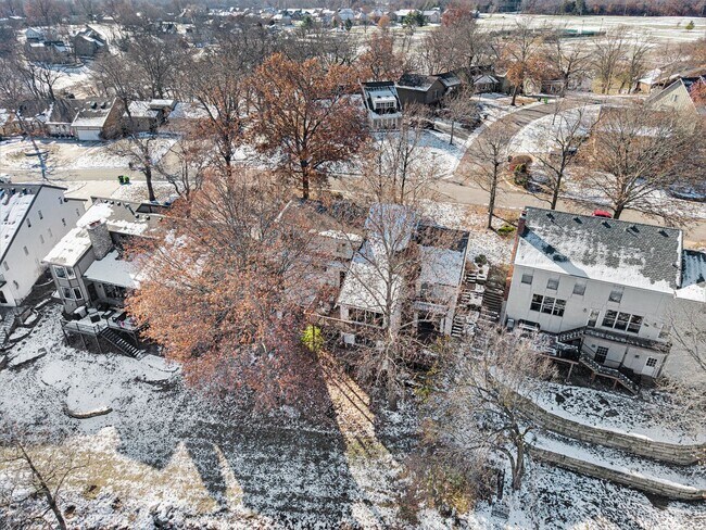 Building Photo - Renovated Lakefront 5 Bedroom Home with 2 Garages!