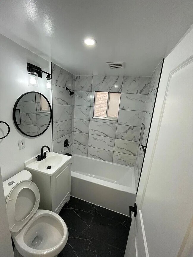 Building Photo - 1509 Rockland Ave