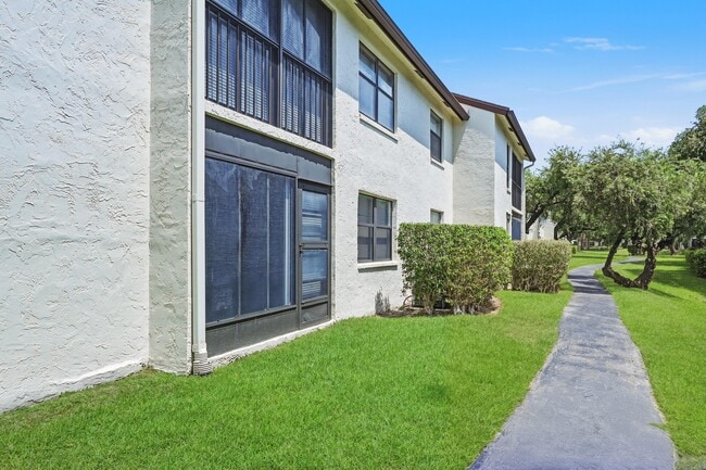 Building Photo - 3242 Perimeter Dr
