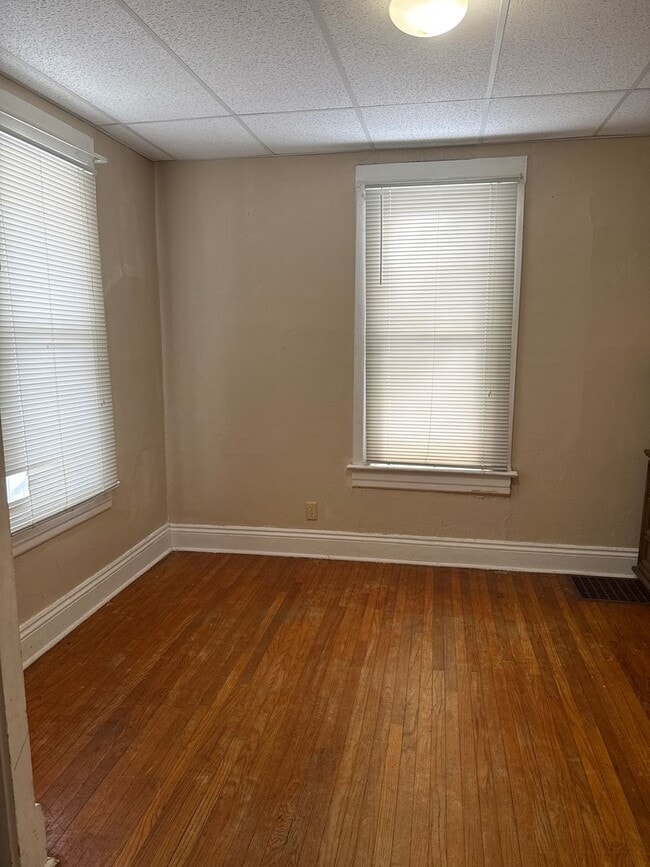 Building Photo - 209 N English Ave