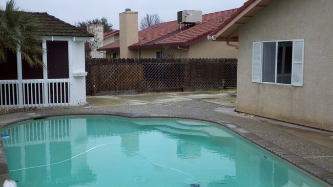 Building Photo - REDUCED!!  3 Bedroom 2 Bath with POOL!