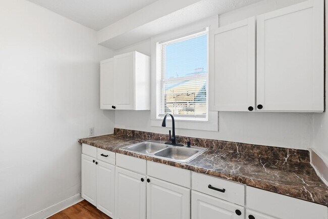 Building Photo - 498-500 N Champion Ave