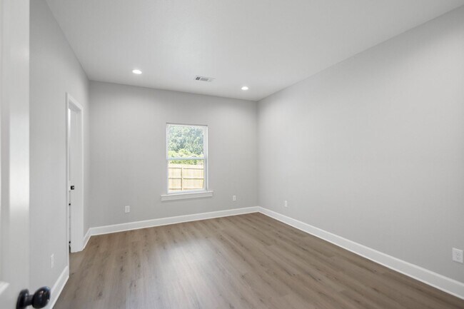 Building Photo - 2311 Nichols Rd