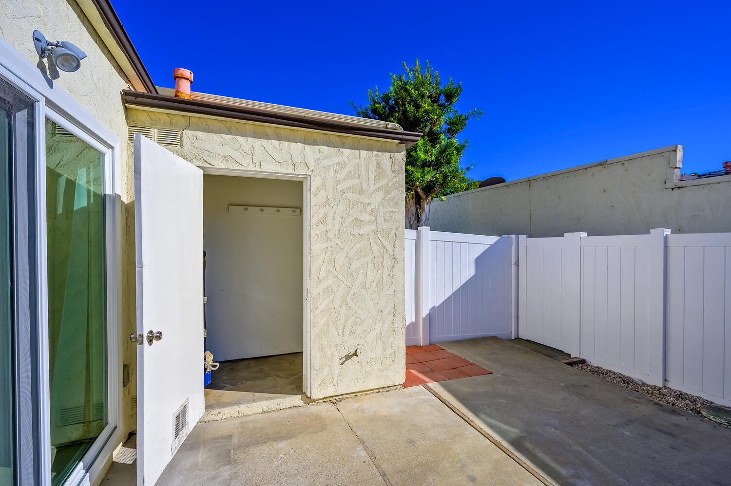 Storage in yard - 30747 Calle Chueca