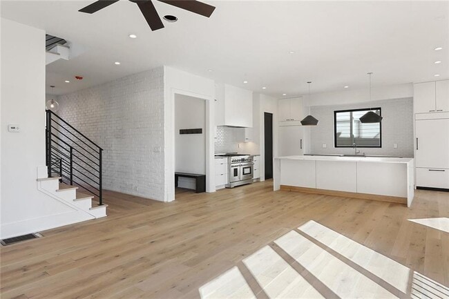 Building Photo - 2985 Lookout Pl NE