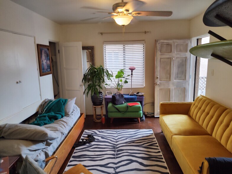 Building Photo - 830 Island Ct