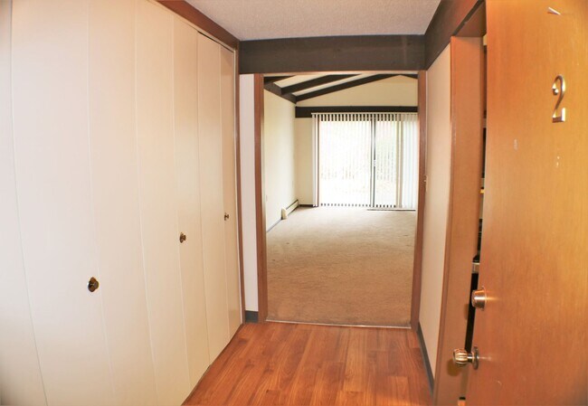 Building Photo - 16 Green Mountain Dr