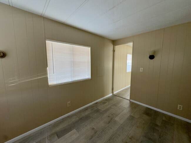 Building Photo - Affordable home