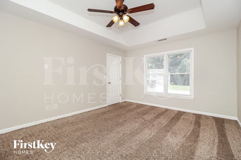 Building Photo - 1985 Castle Royale Dr