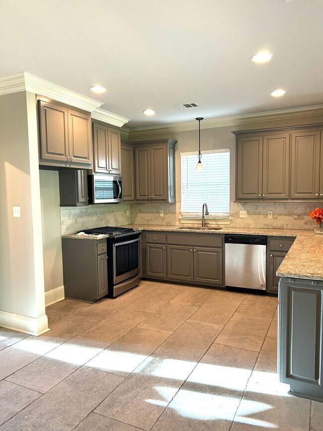 Building Photo - Dutchtown Meadows