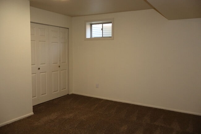 Building Photo - Spacious 4-Bedroom Single Family Home