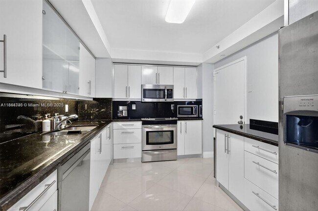Building Photo - 9511 Collins Ave