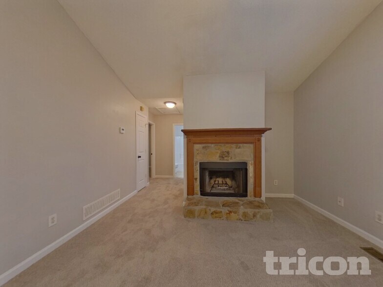 Building Photo - 41 Collins Way