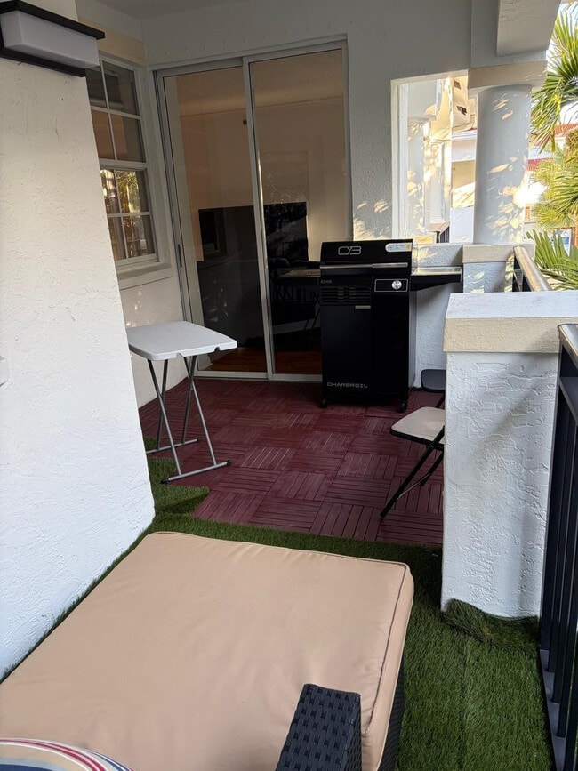 Building Photo - 3205 NE 184th St