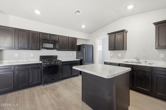 Building Photo - 14561 Desert Poppy Ct