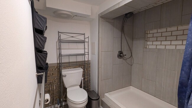 Building Photo - 1412 Springwater Dr