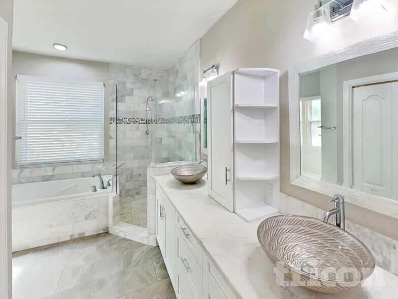 Building Photo - 3012 Forest Hammock Dr