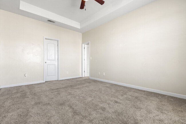 Building Photo - Towne Pointe