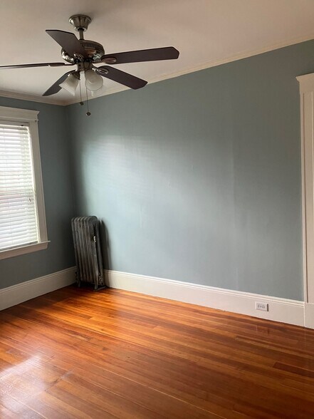 Building Photo - 43 Roslyn St