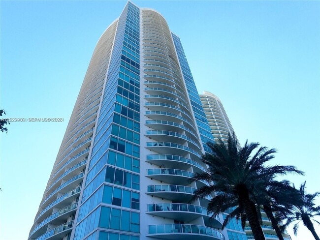 Building Photo - 2101 Brickell Ave