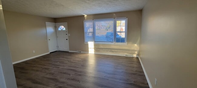 Building Photo - 404 Chapman Ct