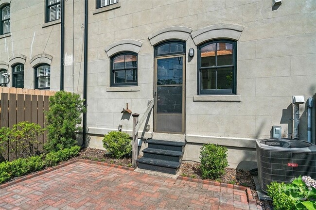 Building Photo - 623 Tattnall St