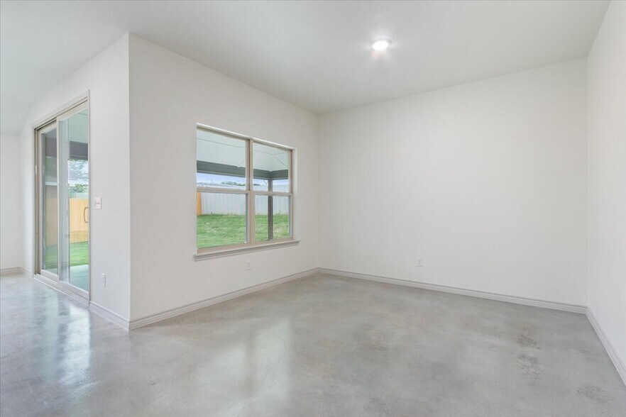 Building Photo - 797 Freedom Cir